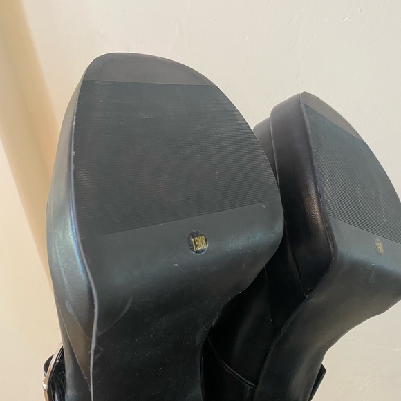 Torrid Double Platform T-Strap Heel (WW) Size 7.5 - Picture 4 of 9